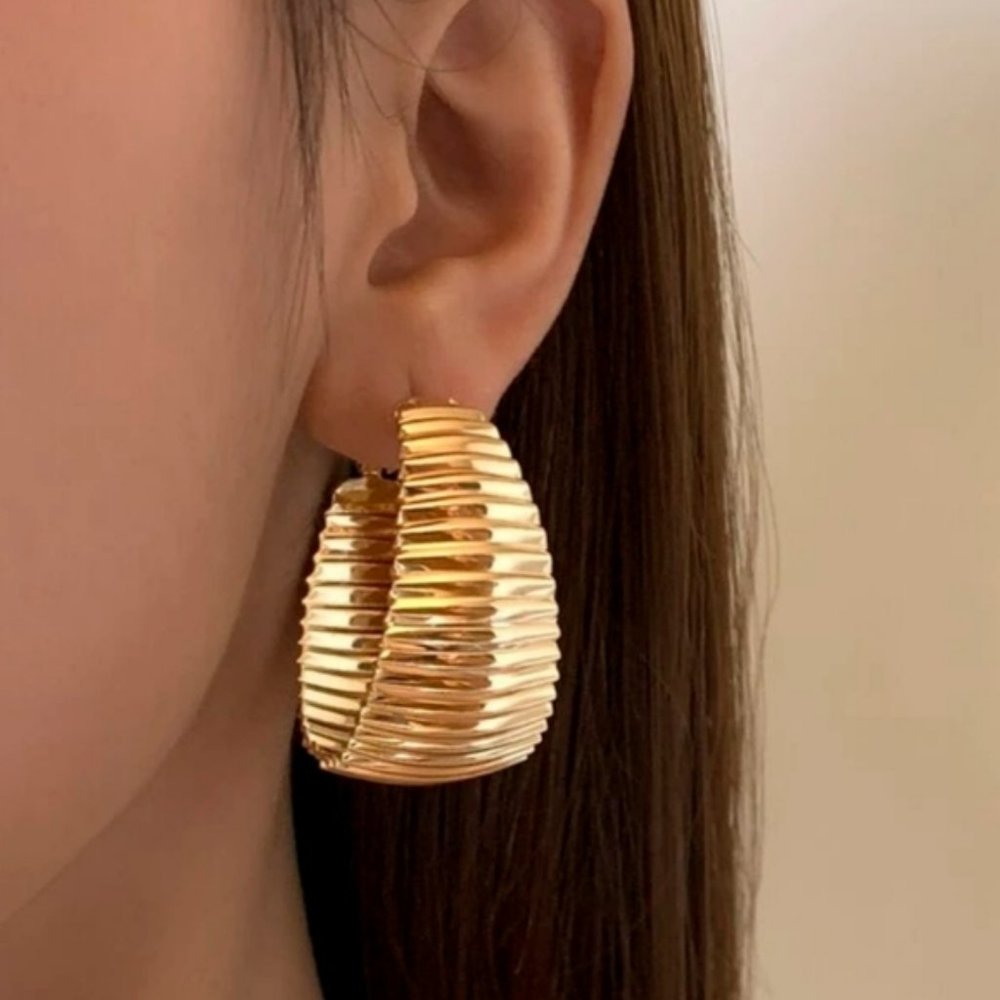 *Neci* Bangle Earrings - Picture 4 of 6
